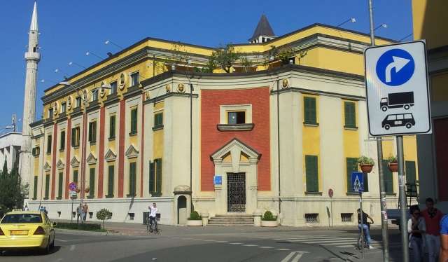 Taksa e baneses, Veliaj: Nga marsi do te futet ne faturen e ujit